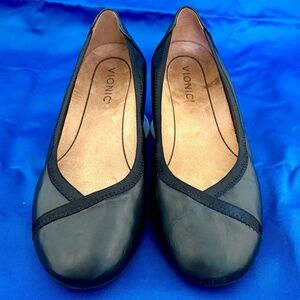 VIONIC Women’s Black Carroll Ballet Flats_round toe. Size 8.5